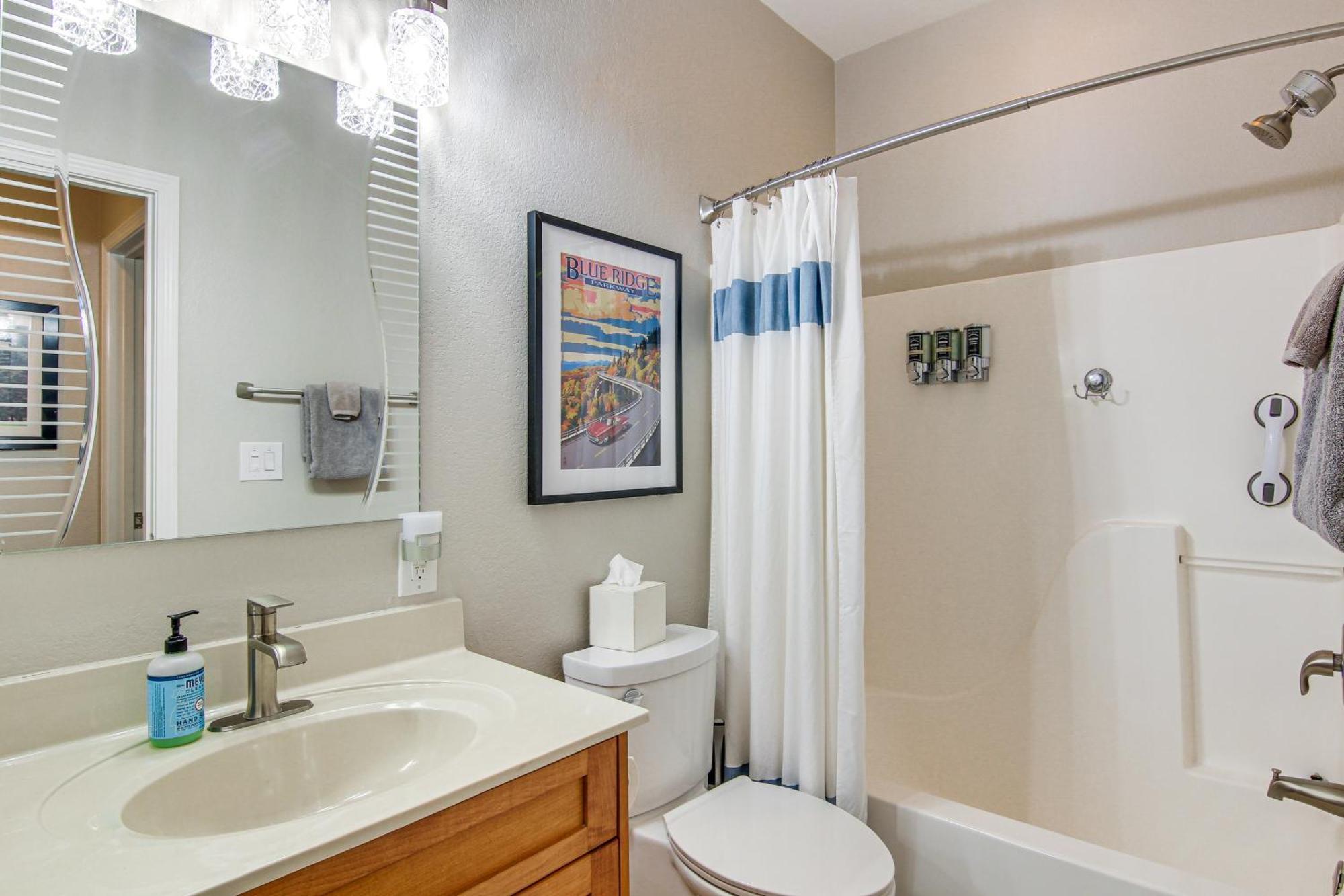 Lake Lure Condo With Resort Pool And Beach Access! Exteriör bild